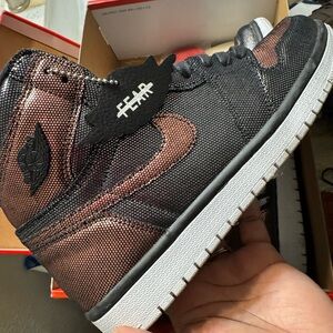 Air Jordan retro 1s  OG High Fearless, Gently used. Women’s 9